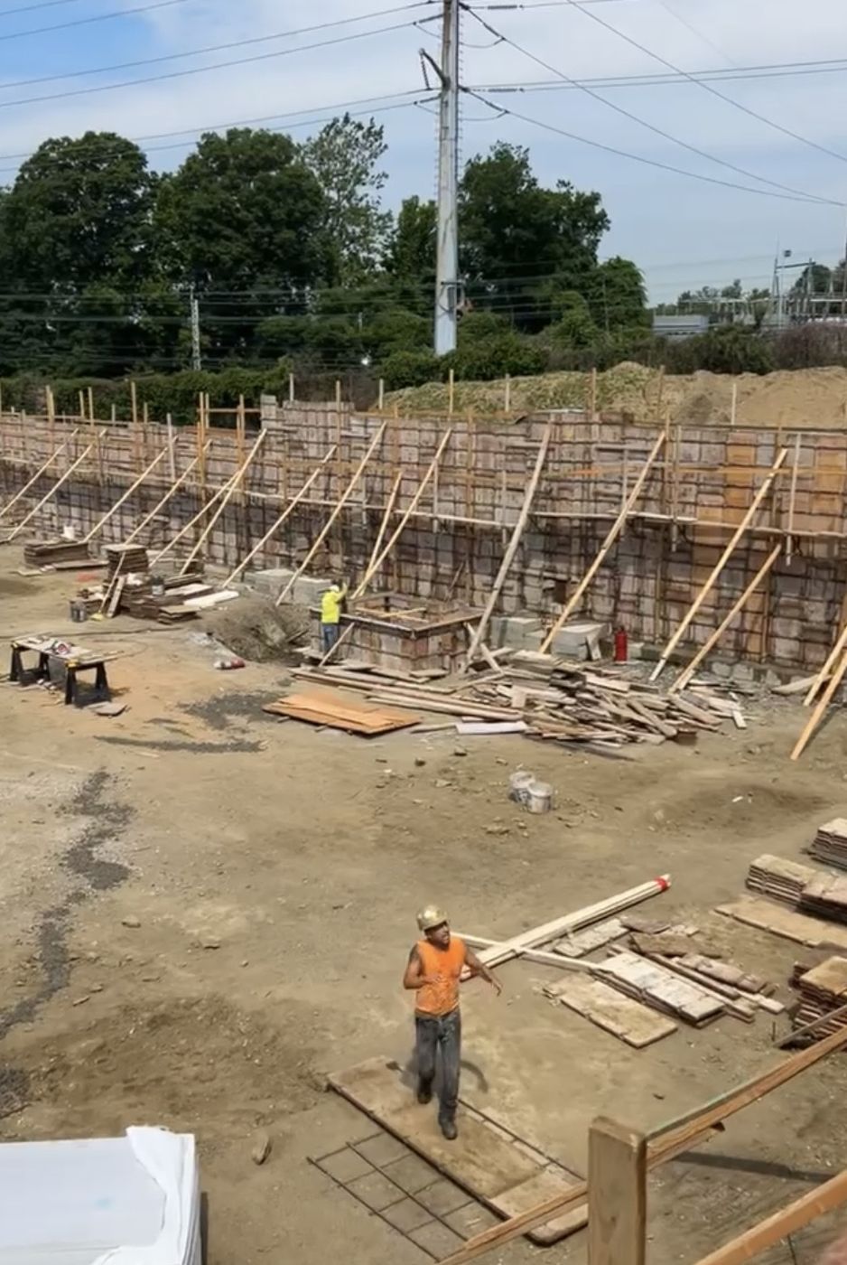 Long run of braced commercial wall forms